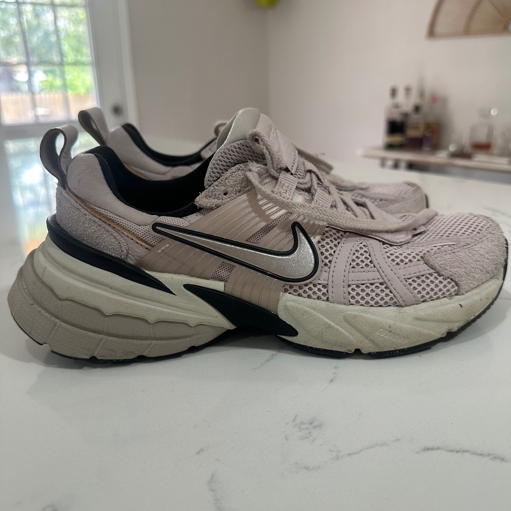Women Nike V2k - lavender - size 7